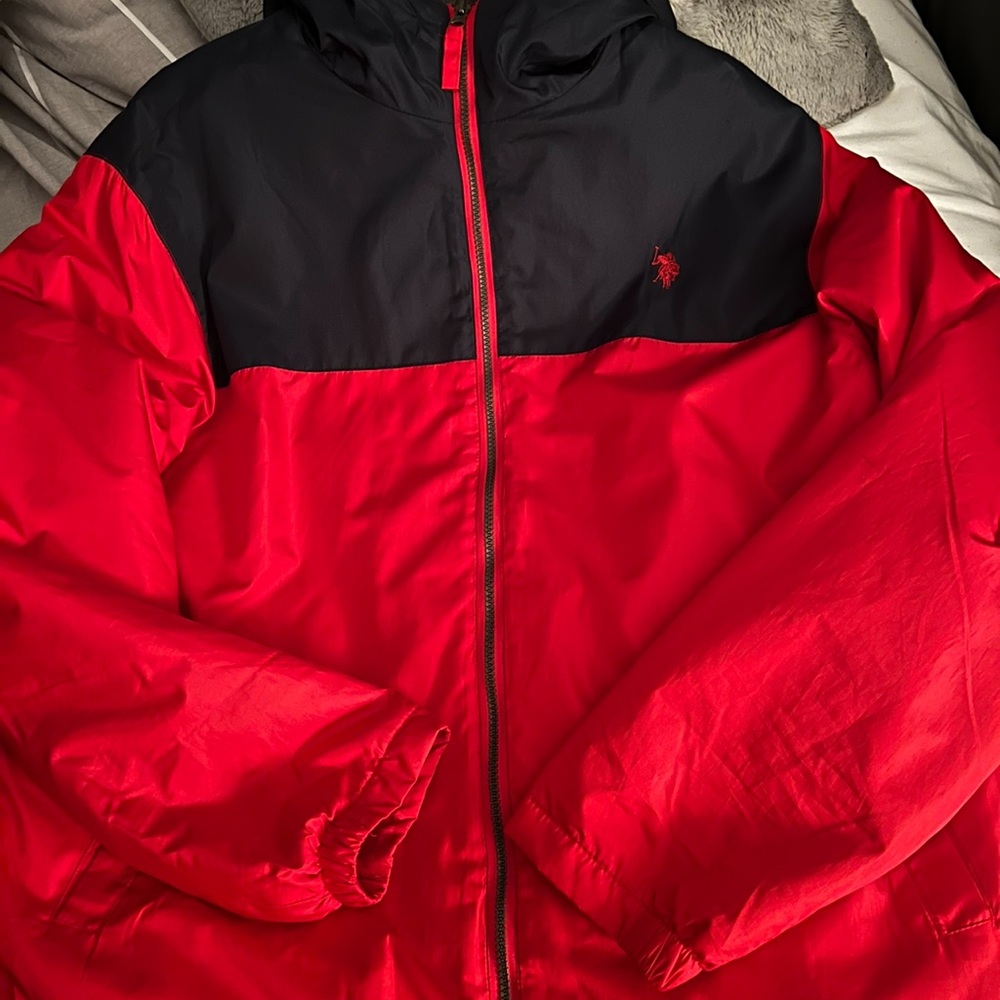 Mens USA polo jacket. VERY comfortable and keeps you warm. It’s a mens large